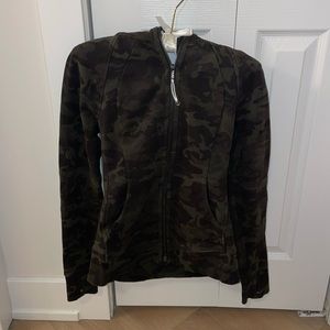 Lulu lemon scuba zip up hoodie size 4 army print in great condition